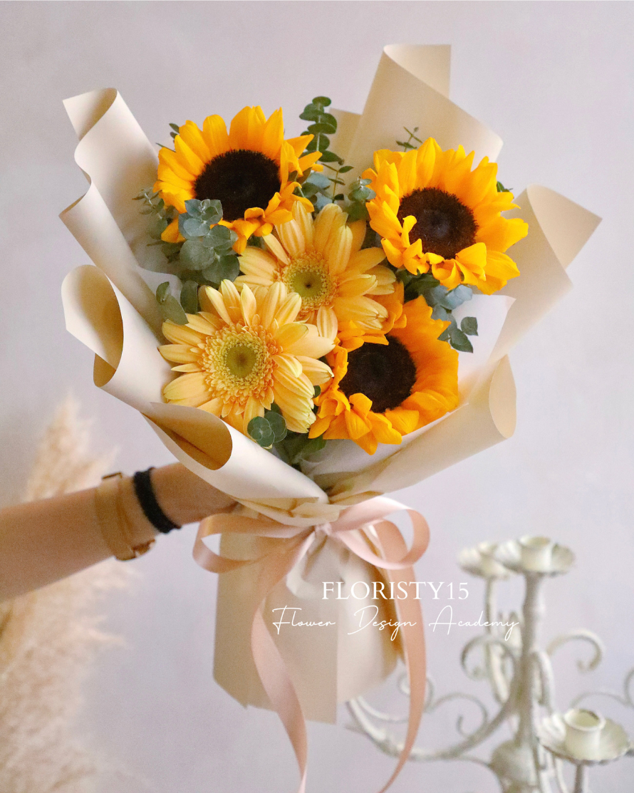 Eirlys (Fresh Flower Bouquet)
