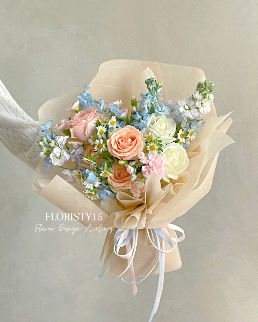 Junia (Fresh Flower Bouquet)
