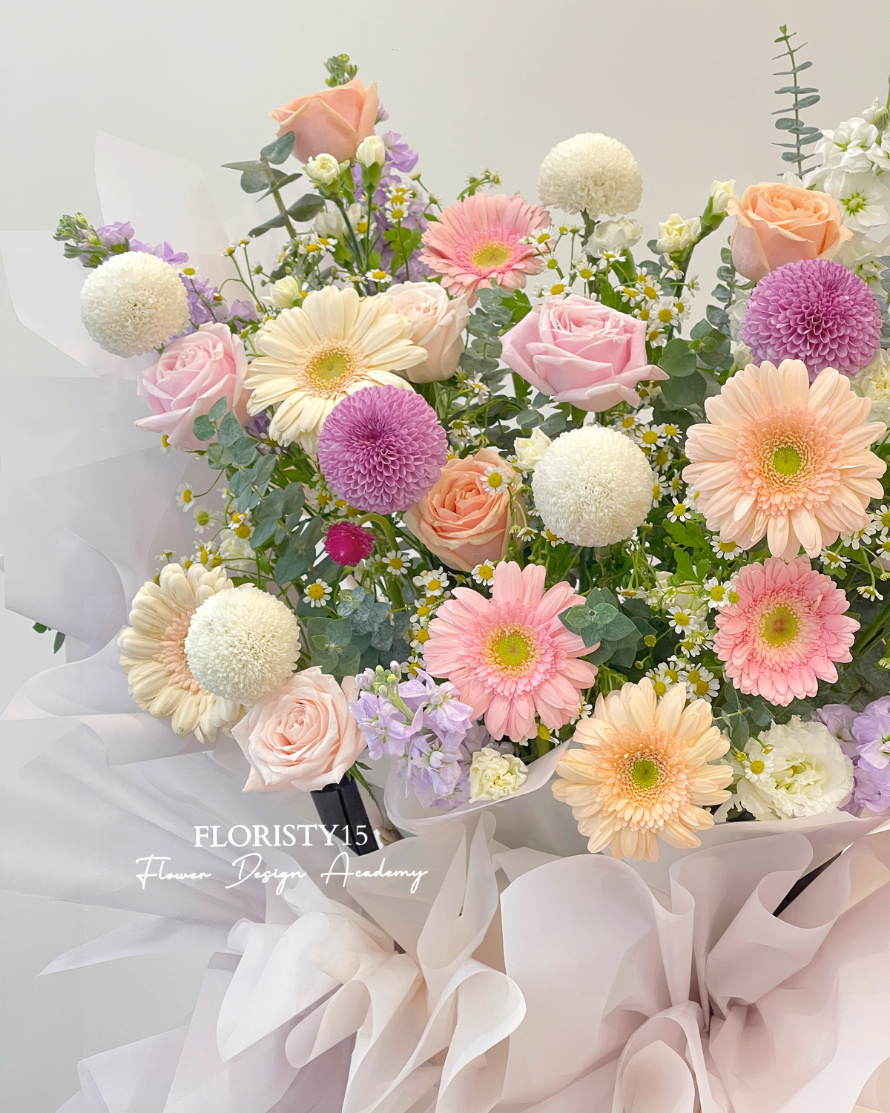 Leona (Opening Stand)