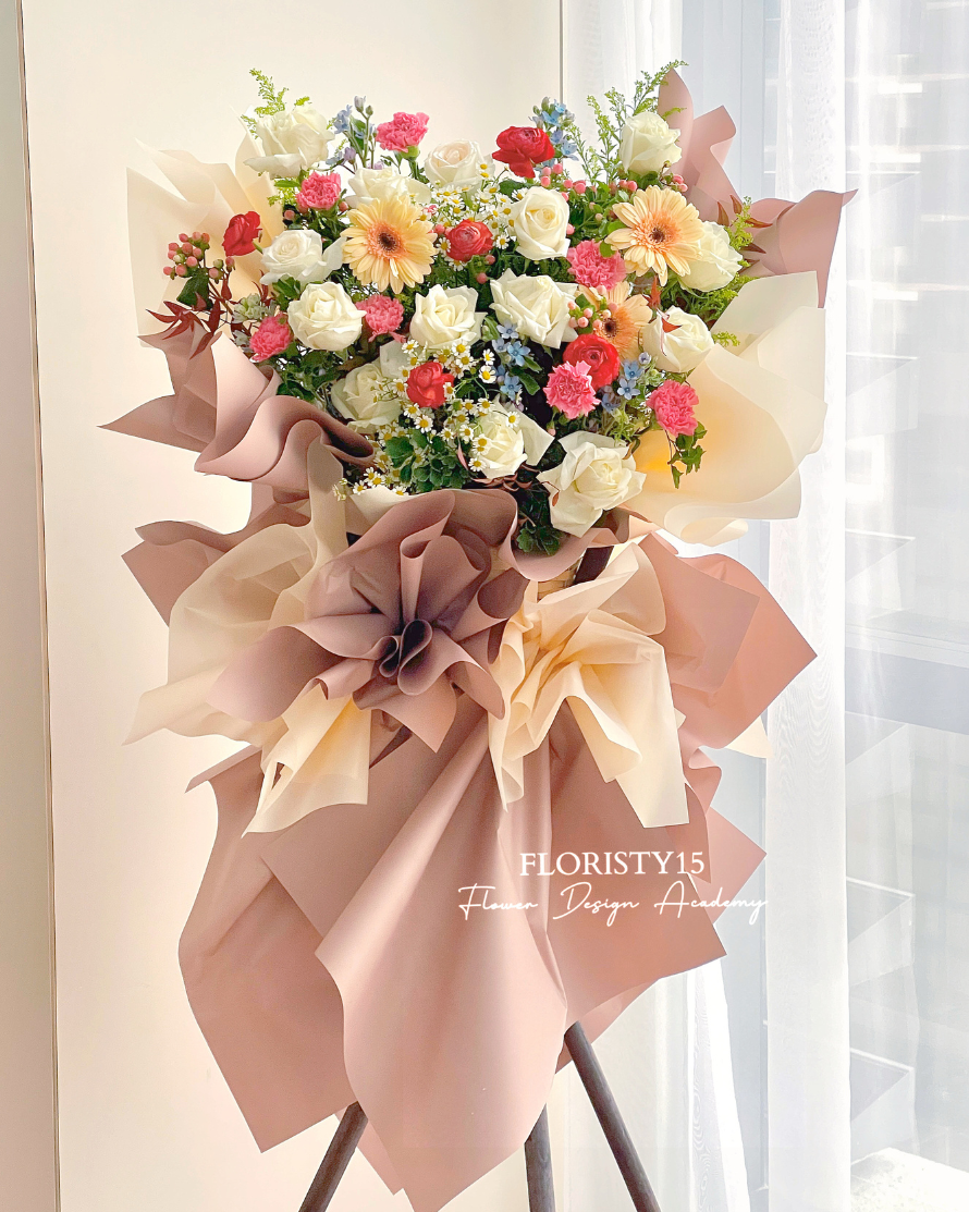 Luis (Opening Stand)