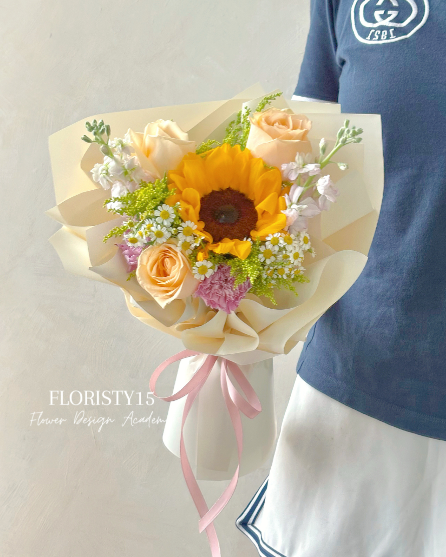 Lunelle (Fresh Flower Bouquet)