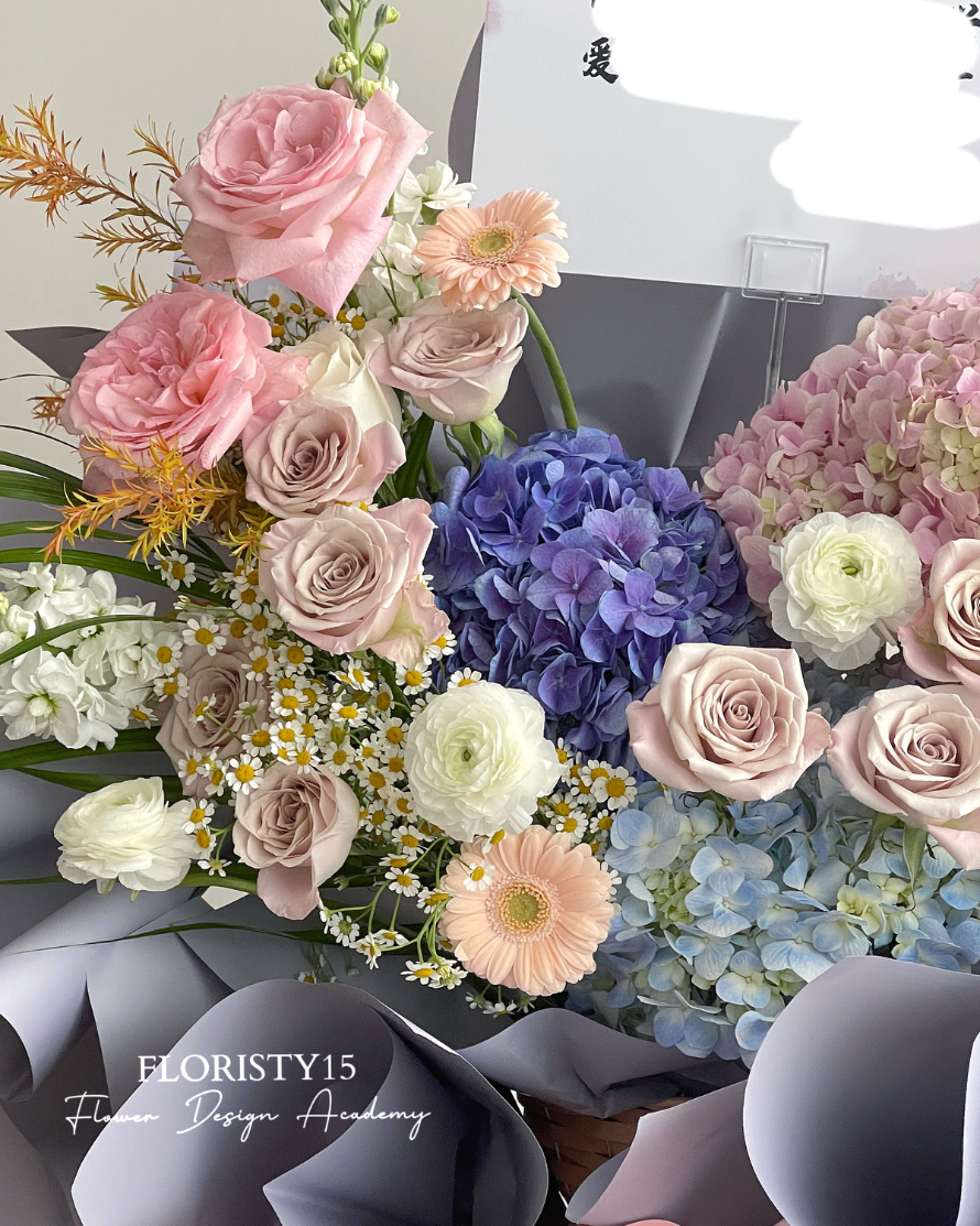 Lynette (Opening Stand)