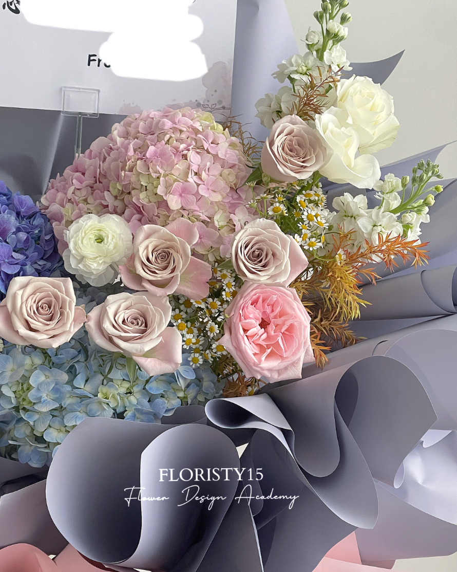 Lynette (Opening Stand)