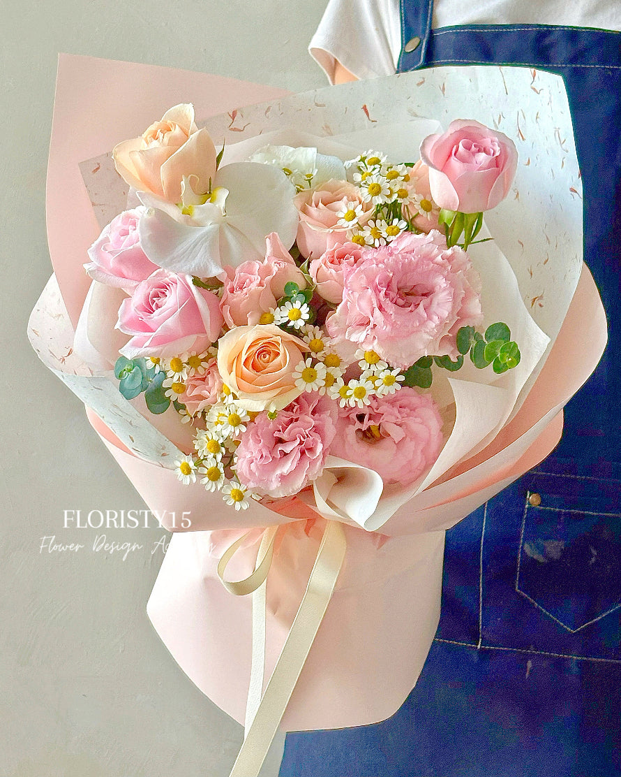 Kasey (Fresh Flower Bouquet)