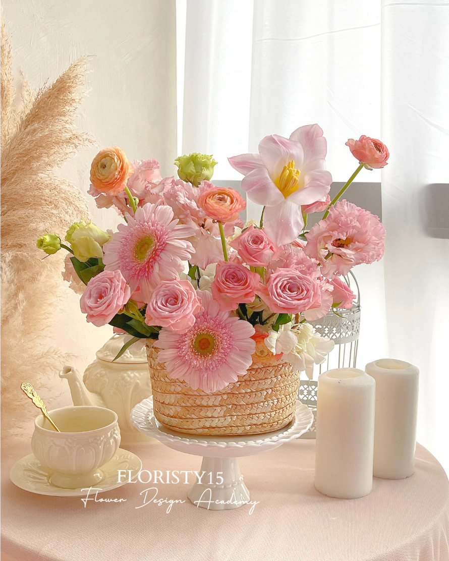 Ashlee (Fresh Flower Basket)