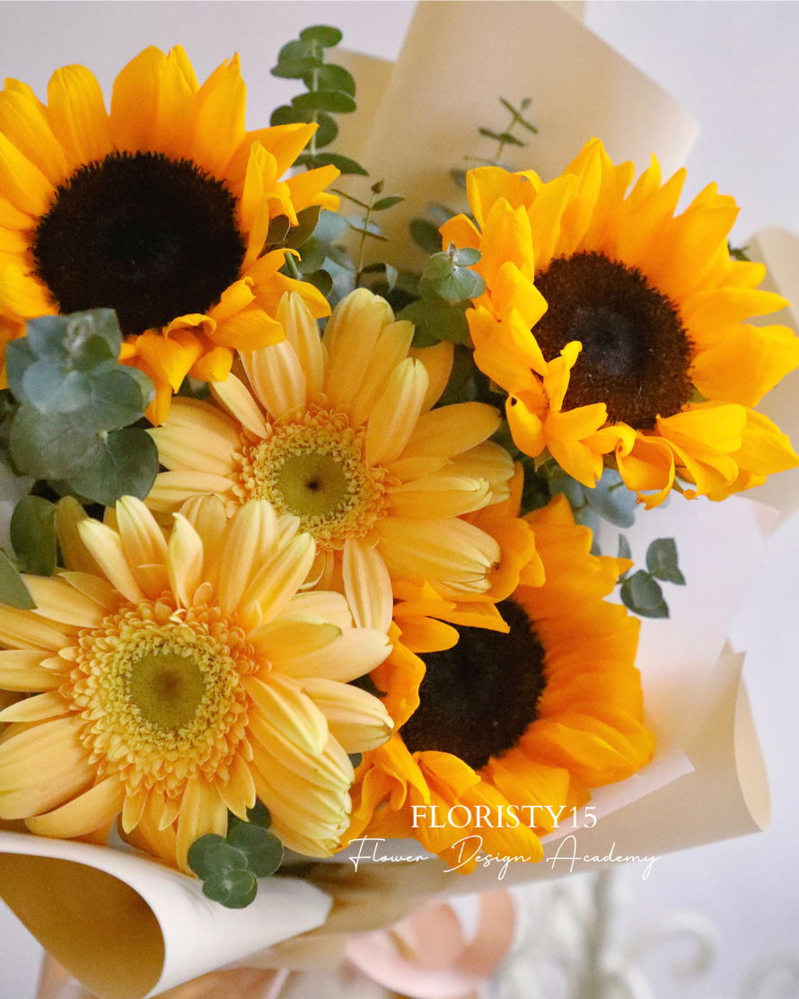 Eirlys (Fresh Flower Bouquet)