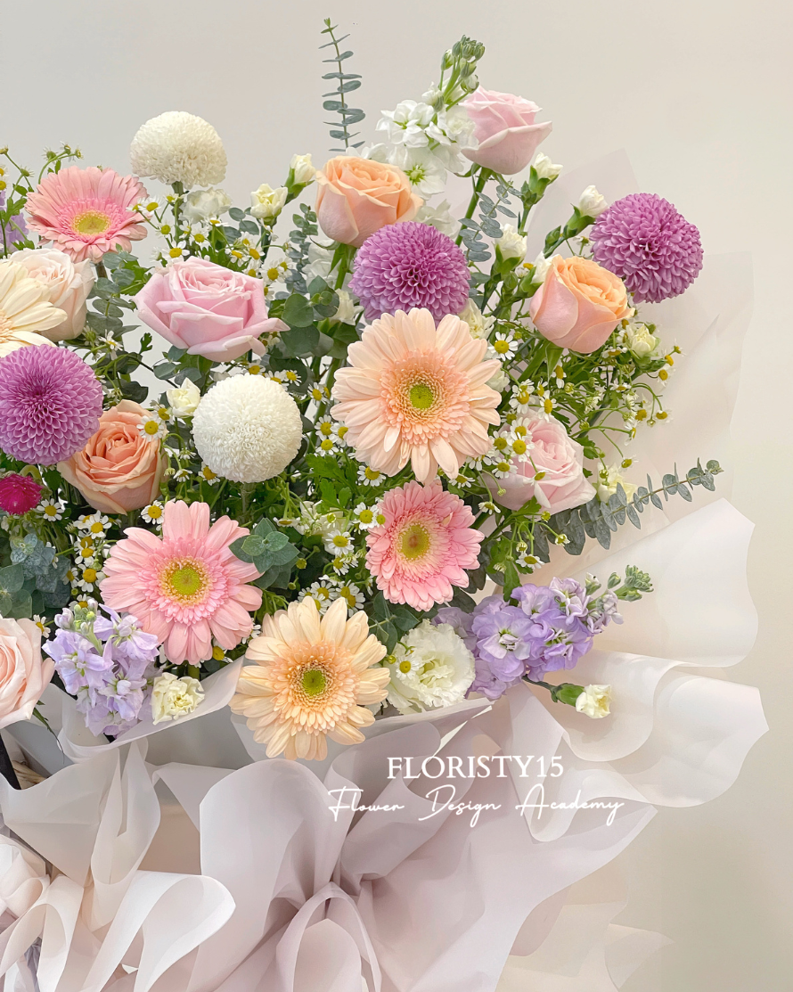 Leona (Opening Stand)