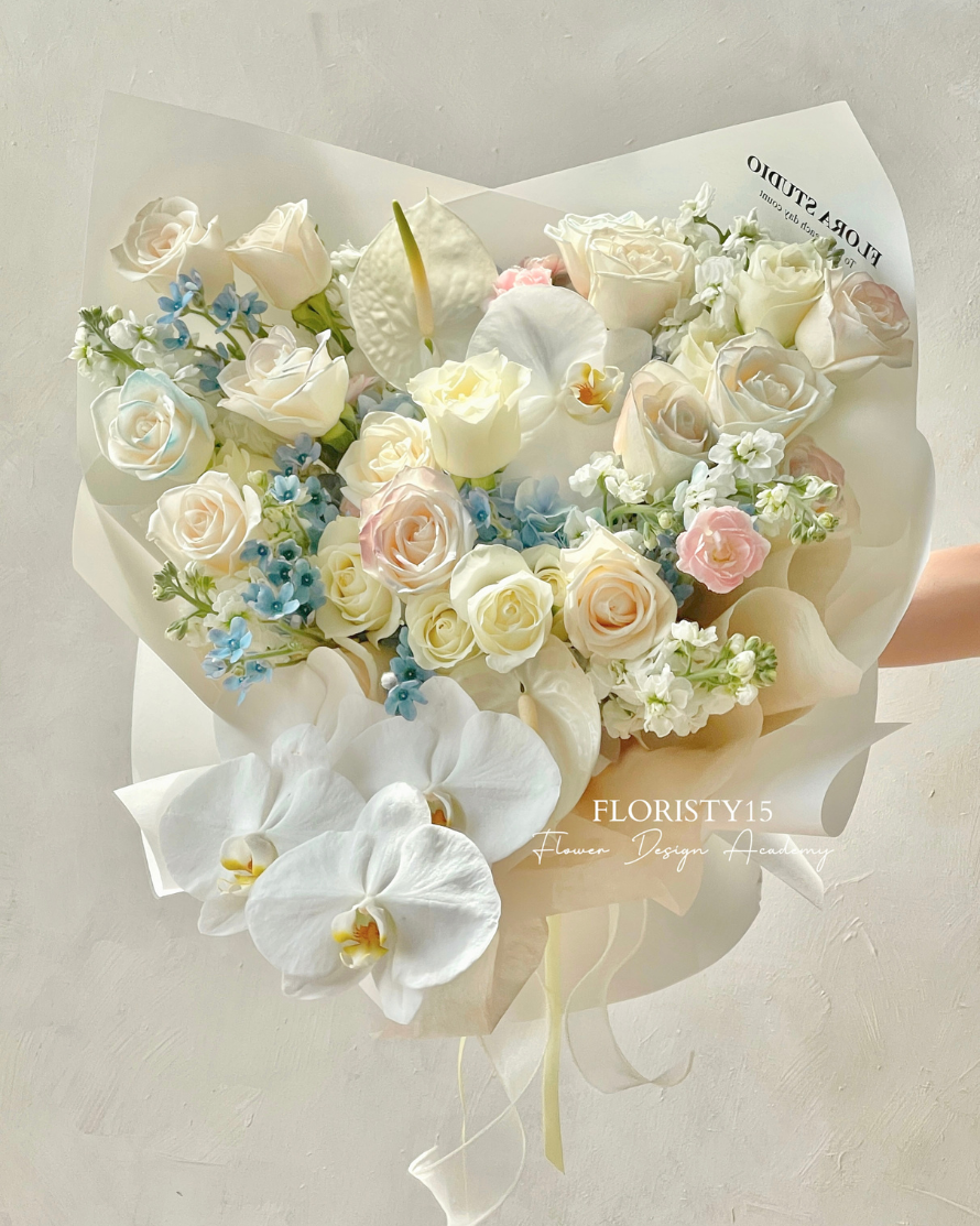 Lunet (Fresh Flower Bouquet)