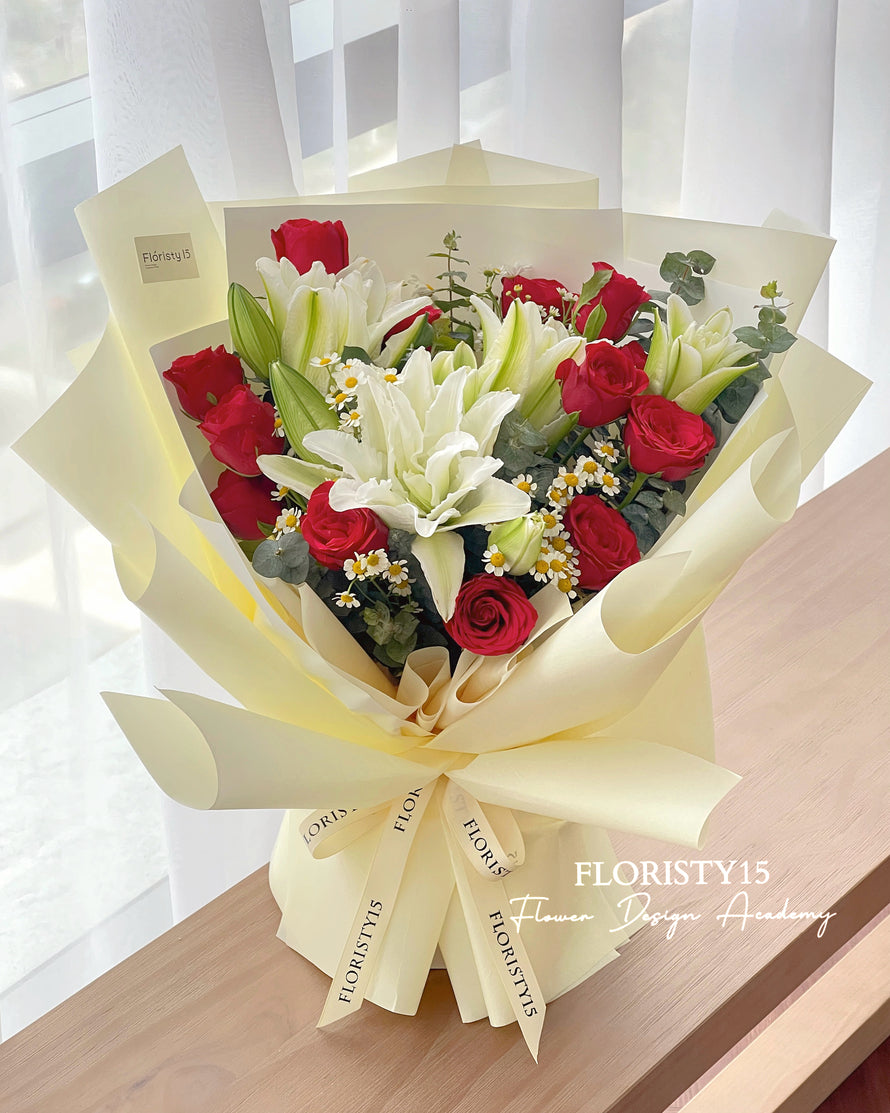 Alayna (Fresh Flower Bouquet)